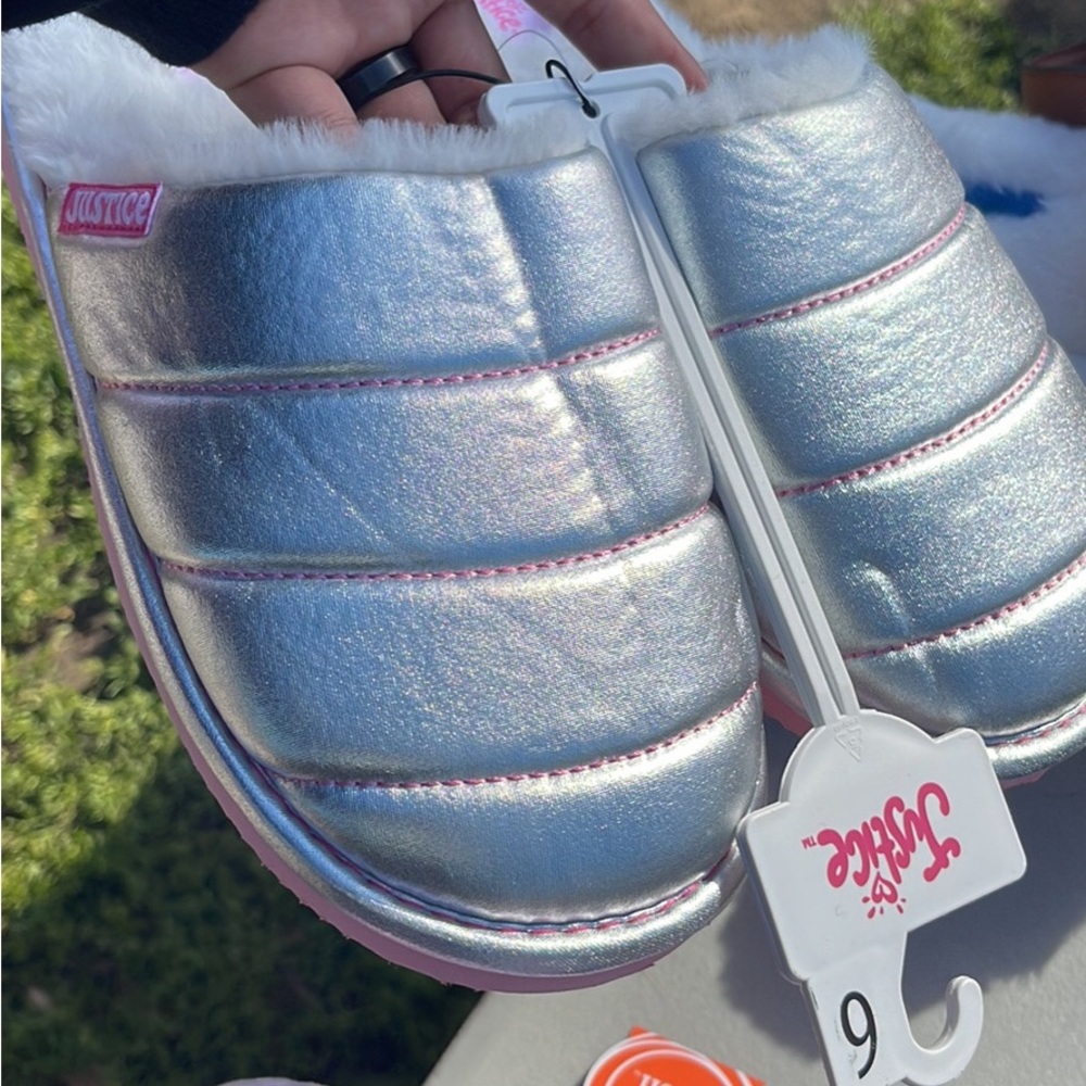 Women Justice slippers size 6